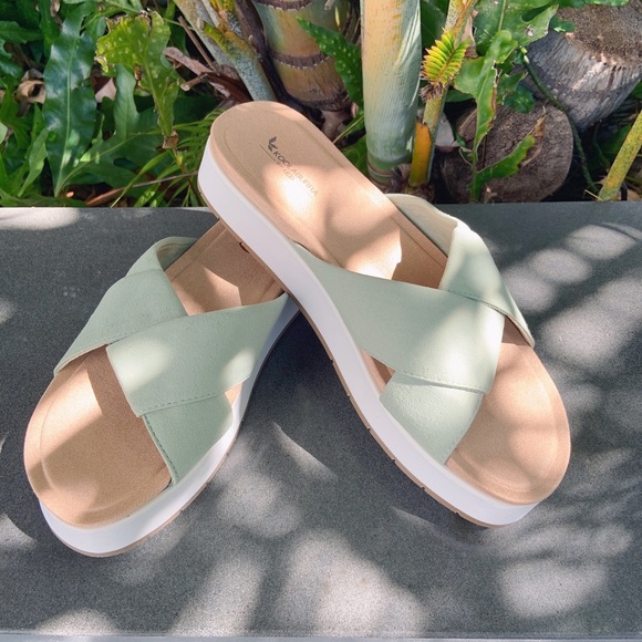 Kookaburra by Ugg green Sandal